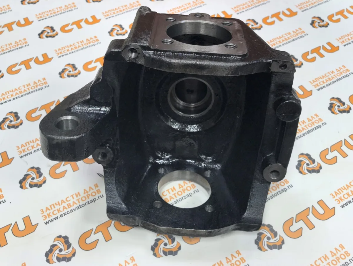 Кулак поворотный 110931-00370 левый переднего моста экскаватора Doosan DX170W, DX190W