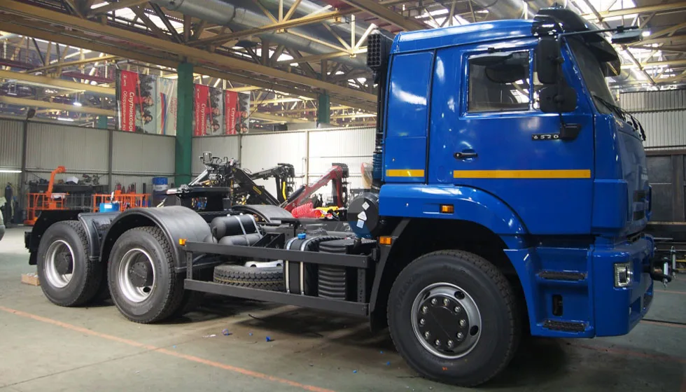 Шасси КАМАЗ 6520-3035-48