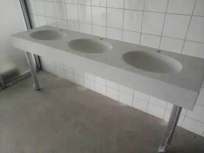 Умывальник в столовую из искусственного камня.