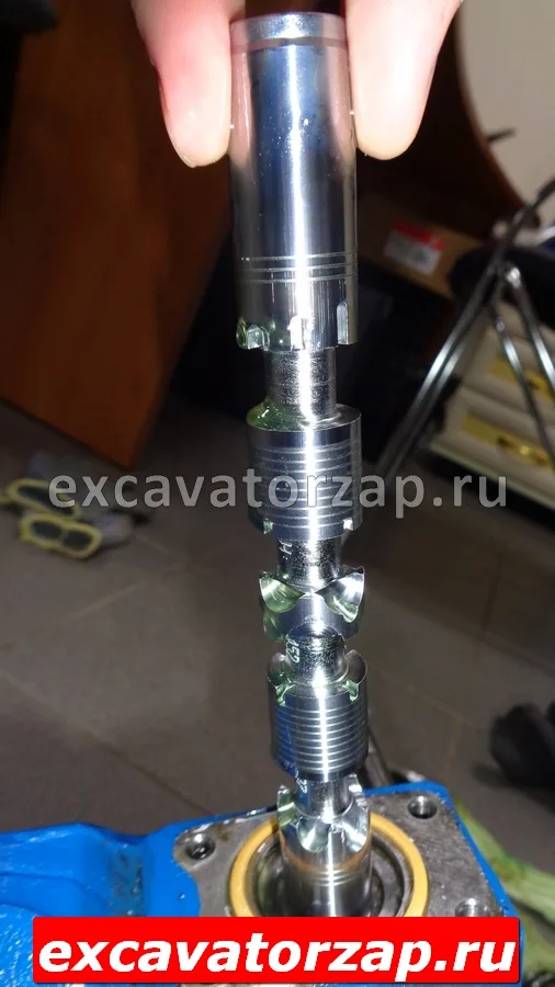 Секция 84231780 (ковша) гидрораспределителя экскаватора погрузчика New Holland B115