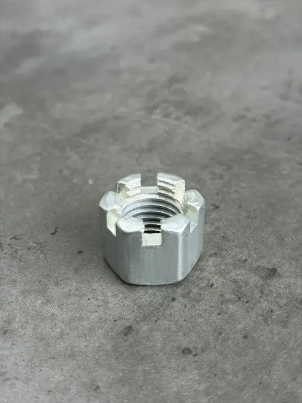 Гайка корончатая, прорезная с уменьшенным размером "под ключ" М20 ГОСТ 2528-73, класс прочности 10