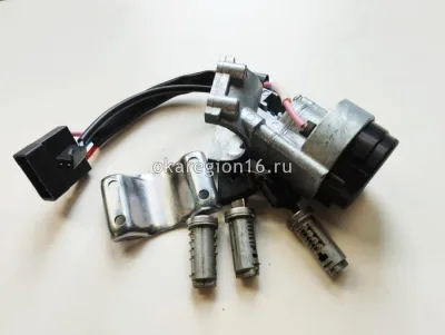Замок зажигания с 2 личинками и колодкой иммобилайзера