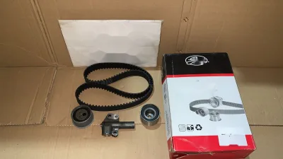 Комплект ГРМ Gates Great Wall Hover H3 2.0L двиг. 4G63 (1 РЕМЕНЬ, 2 РОЛИКА, 1 НАТЯЖИТЕЛЬ) SMD182293 K0776123