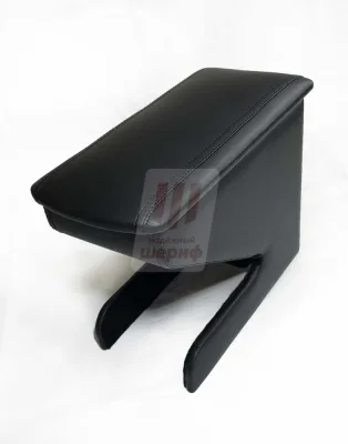 Подлокотник, материал экокожа, цв. черный VW Polo Sd (2010-2020-)/Шкода Рапид (2020-) со вставкой в подстаканник Шериф НадежныйШериф