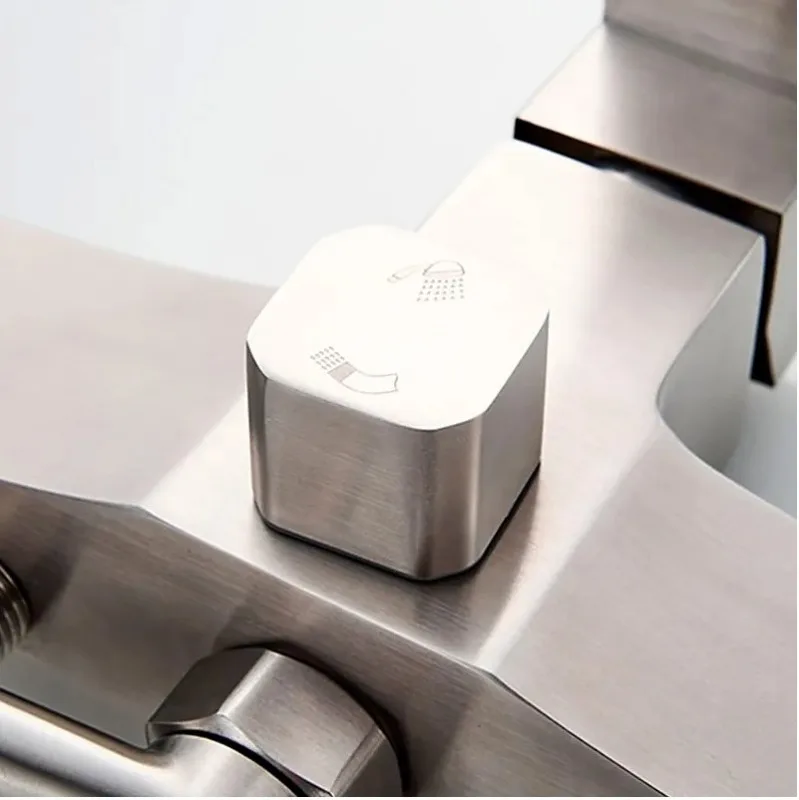 Смеситель для ванны с длинным изливом LEDEME L72217
