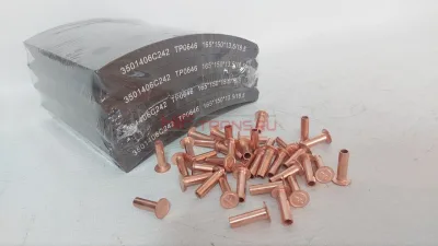 Накладка тормозная передняя короткая FAW J6 (шт) 6отв. (с заклёпками) 3501407C242 TP0647