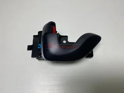 Ручка двери левая внутренняя HYUNDAI HD72,78 823105H001
