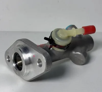 Цилиндр сцепления главный NPR75/NQR90/NMR/NLR CC0891