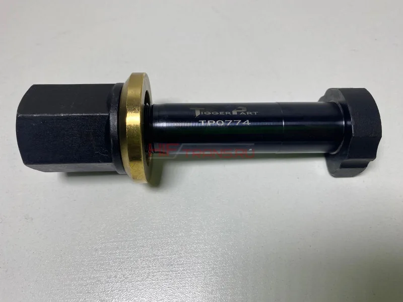 Шпилька колеса задняя M22х1.5 L135 с гайкой (ключ 33) без шлицов X3000,HOWO T5G 81455010083 TP0774