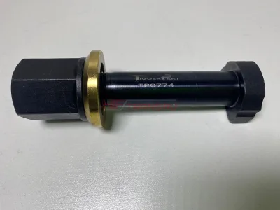 Шпилька колеса задняя M22х1.5 L135 с гайкой (ключ 33) без шлицов X3000,HOWO T5G 81455010083 TP0774